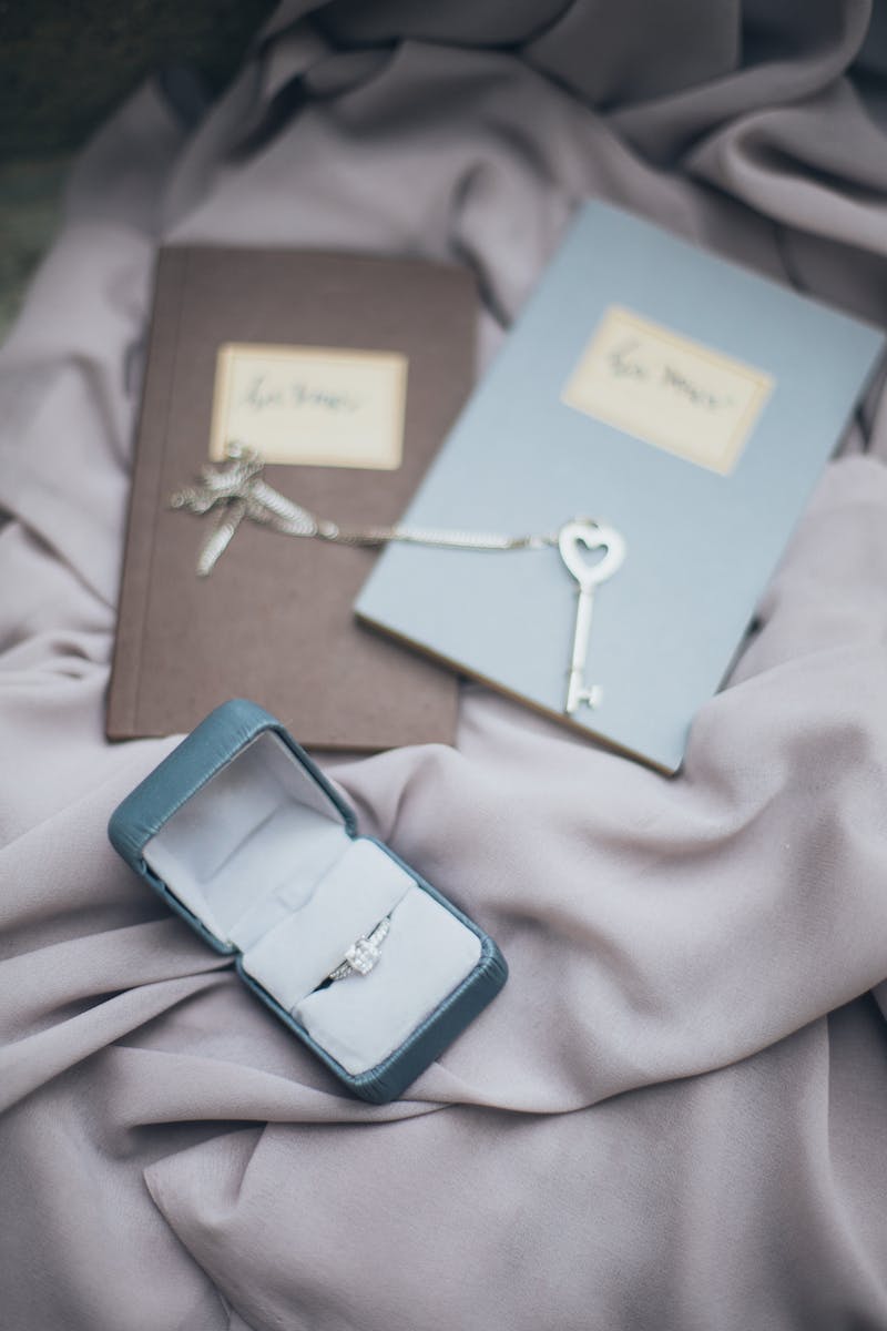 Custom engagement ring with lab-grown diamond
